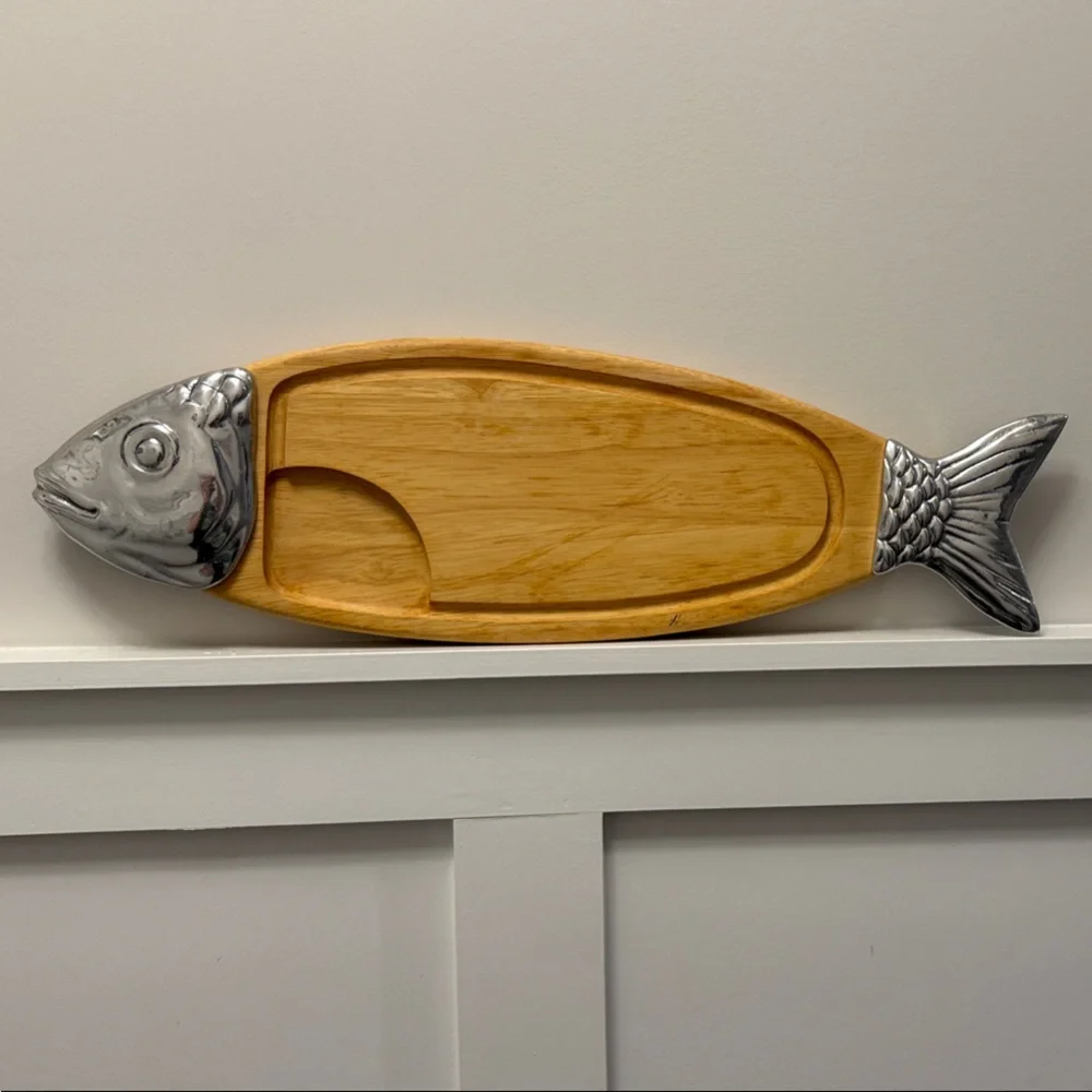 Silver and Brown Fish-Shaped Serving Tray - Picture 1 of 10